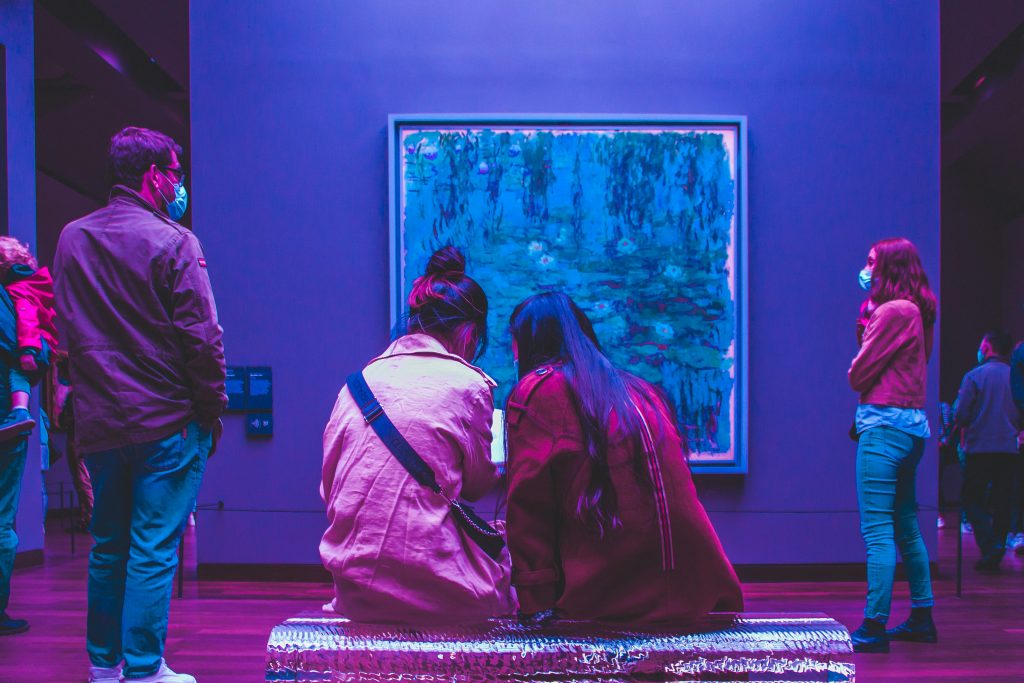 The study highlights the therapeutic value of integrating art into mental health care, encouraging partnerships between clinicians and cultural institutions to create enriched and reflective spaces.